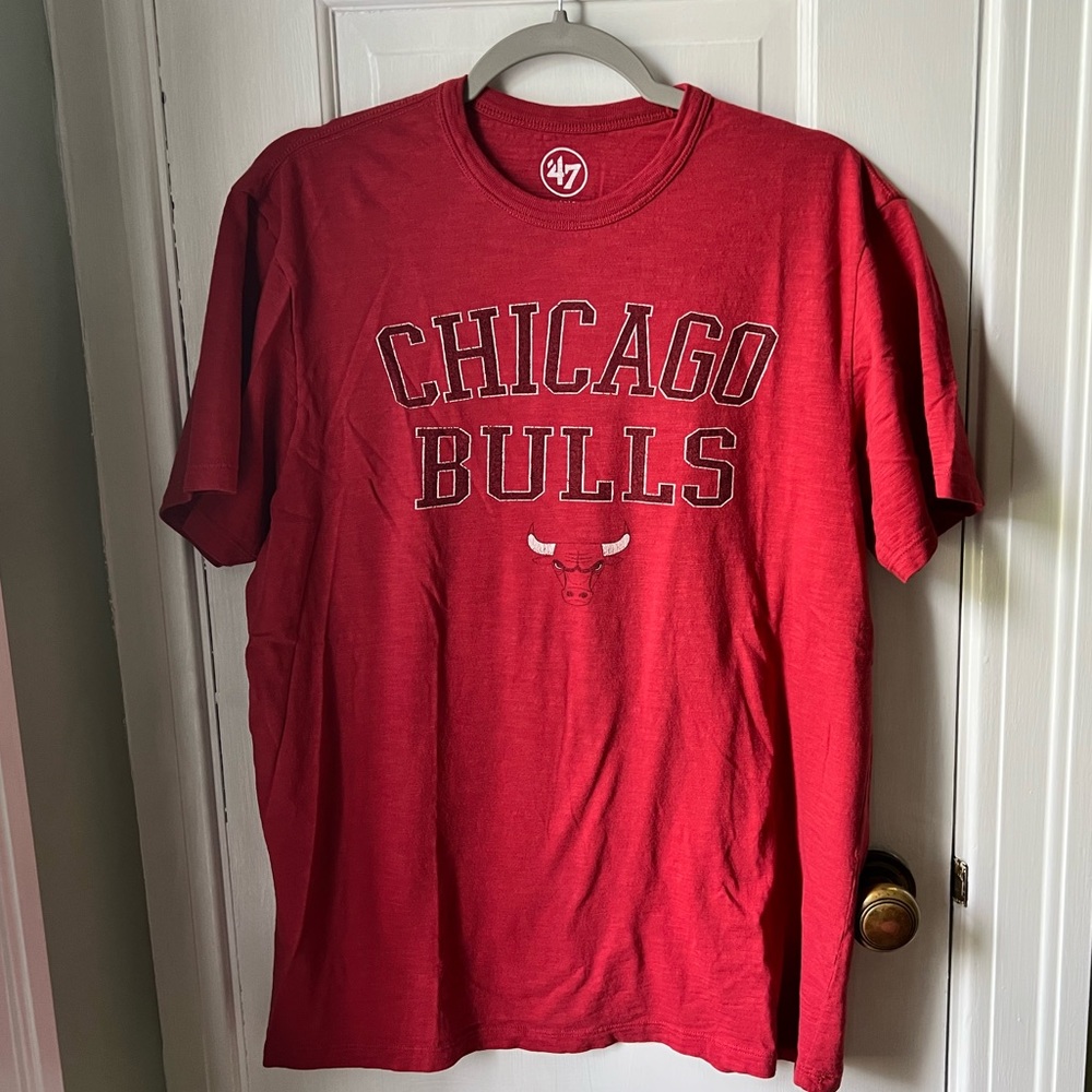 ‘47 Brand Men's  Chicago Bulls Red Tee  Very Soft Size Large